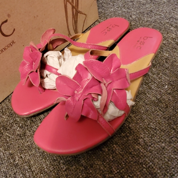 2/$45 like new BOC floral sandlea - Picture 9 of 16
